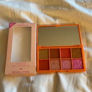 I heart revolution mini peach pallet NWT